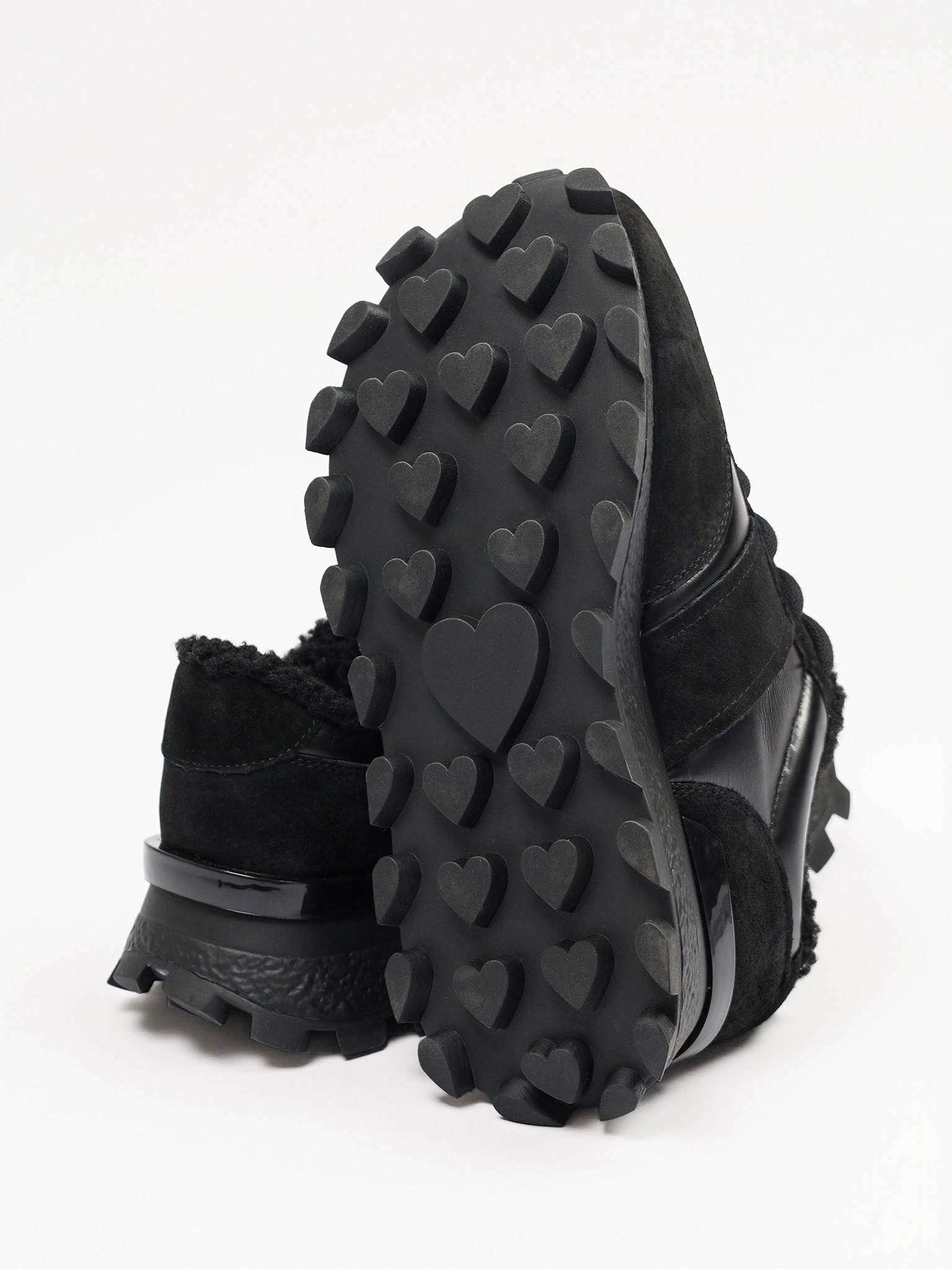 Кроссовки комбинированные черного цвета на рельефной подошве